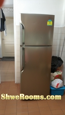 <___  Samsung two door fridge for sale ______>