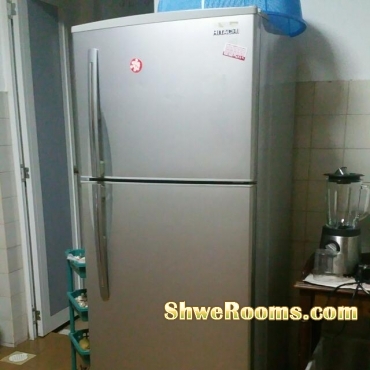 <___  Hitachi Big two door fridge for sale ____>