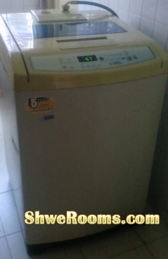 Samsaung Big Washing Machine in Good Condition for Sale