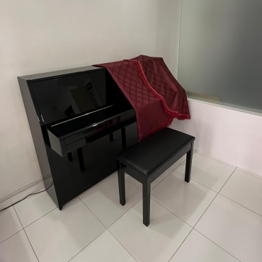 SELLING SECOND HAND PIANO