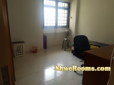 Short term air-con Room for rent for April