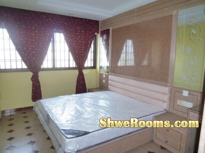  Common rooms to rent for couple/female