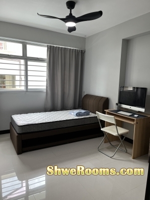 Available one common room for single stay near tampines west mrt