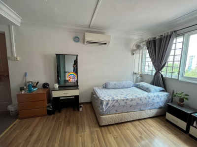 💥Master Bedroom Available for one lady  (very near Khatib MRT )  💥