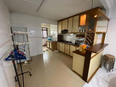 $425 One male to share common room @ Aljunied