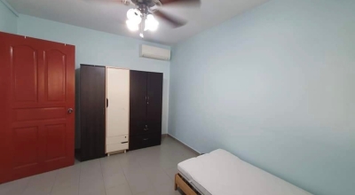 Common room with own bathroom near MRT (Short term available)