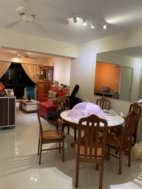 LOOKING FOR 1 MALE TO RENT & SHARE AT ONE COMMON ROOM AT NEAREST PIONEER MRT