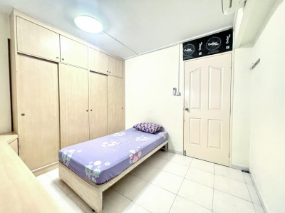 1 ယောက်ခန်း common room $890 Short Term / Long term( Near to Bukit Batok MRT , swimming pool, Gym)