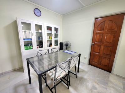 One common room for rent in Blk 141 Simei Street 2