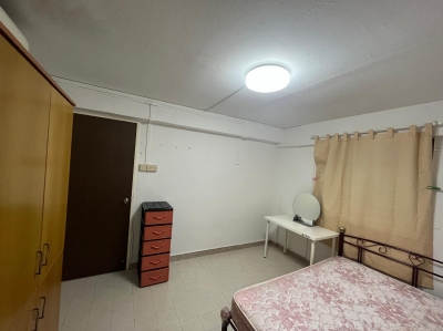 One common room (single or couple) Tiong Bahru/ Havelock Mrt