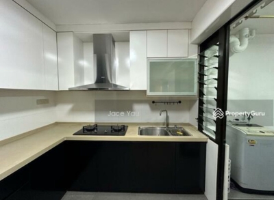 looking for One male roommate (Big Common room) @ Boonlay Mrt