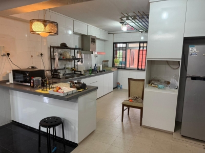 *** Near Ubi MRT, Executive Wide HDB, Common Rooms ***