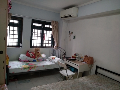 Owner Ad：One lady to share HDB Master room