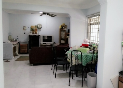 Owner Ad:အမျိုးသမီးတစ်ဦး to share HDB Master room 