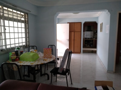 Owner Ad:အမျိုးသမီးတစ်ဦး to share HDB Master room