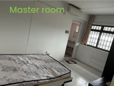 Master soom and common room available